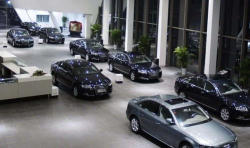 國內最大汽車經銷商賣地求生，店員工資數月未發，行業危機凸顯